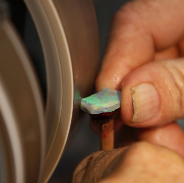 Opal Cutting and Polishing: The Art of Revealing Australian Opal’s True Beauty 